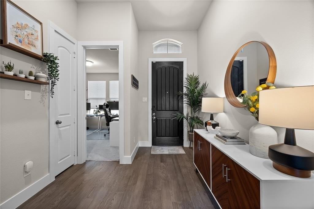 2516 Briarbrook Dr - Photo 2 of 36