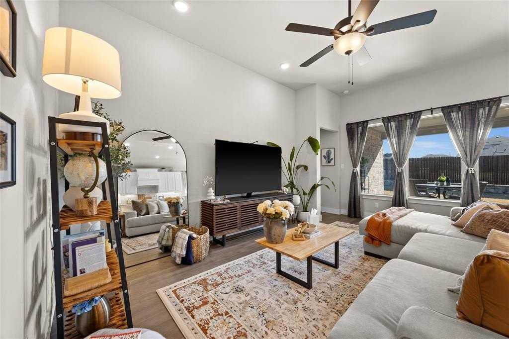 2516 Briarbrook Dr - Photo 4 of 36