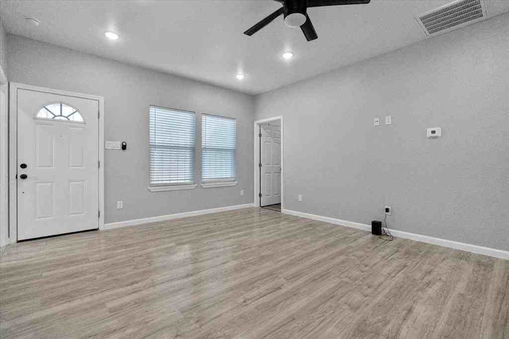 3512 Hamilton Ave - Photo 3 of 21