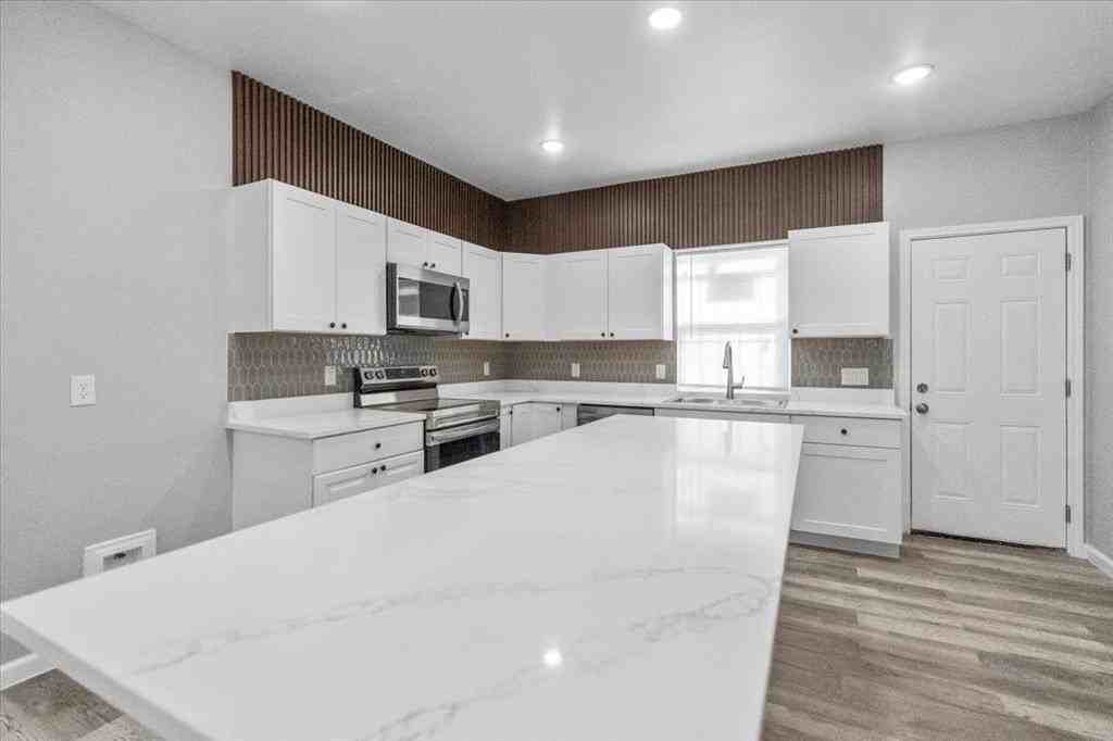 3512 Hamilton Ave - Photo 4 of 21