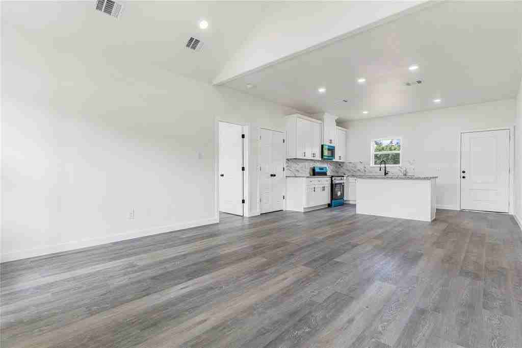 3426 Sumac Dr - Photo 3 of 9