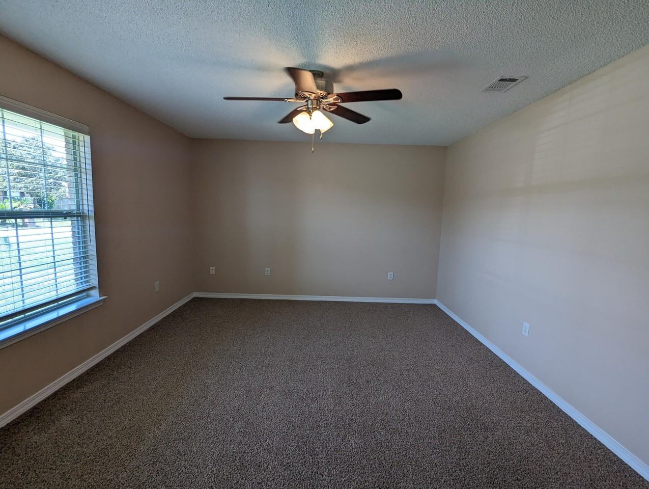 9768 Parker Lake Cir - Photo 4 of 39