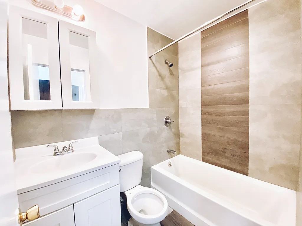 Private Bedroom in 4 Bedroom/1 Bathroom Home - Photo 2 of 6