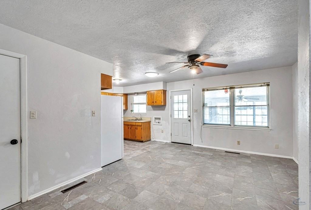 1311 E 52nd St Unit 1 - Photo 4 of 18