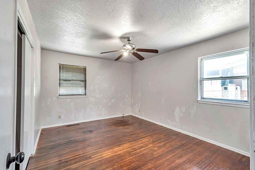 1311 E 52nd St Unit 1 - Photo 7 of 18