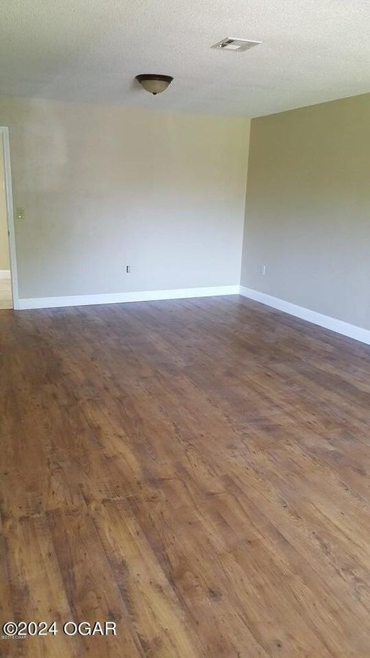 218 W Maverick St - Photo 3 of 4