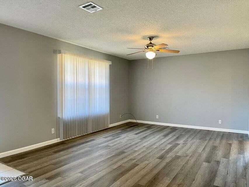 3325 Poplar Ct - Photo 4 of 9