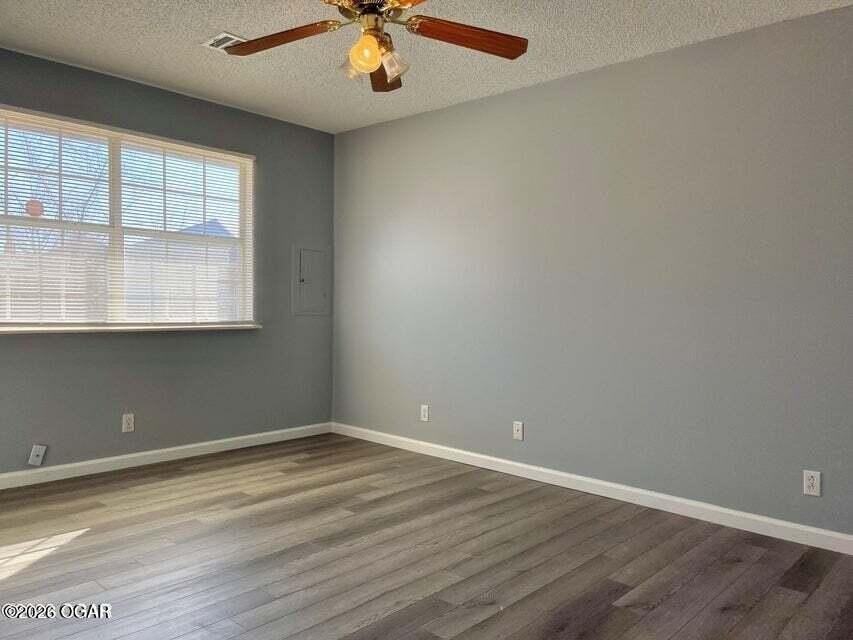 3325 Poplar Ct - Photo 6 of 9