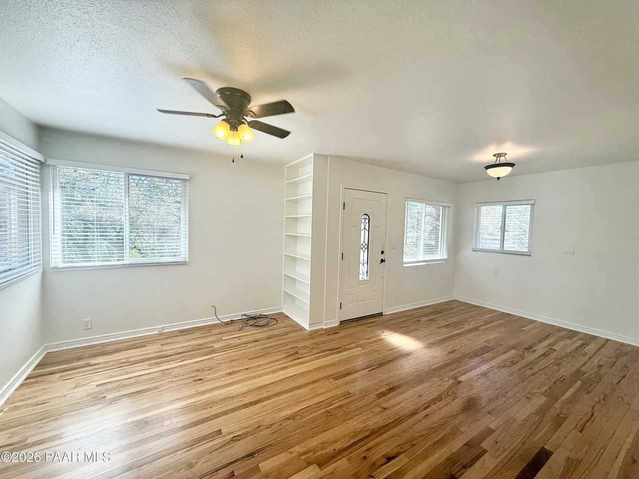 424 W Leroux St - Photo 3 of 16