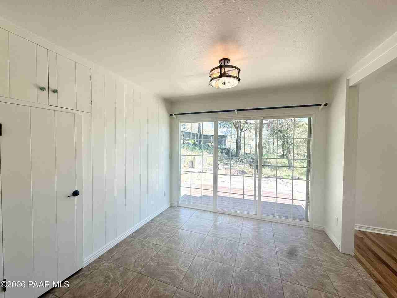 424 W Leroux St - Photo 5 of 16