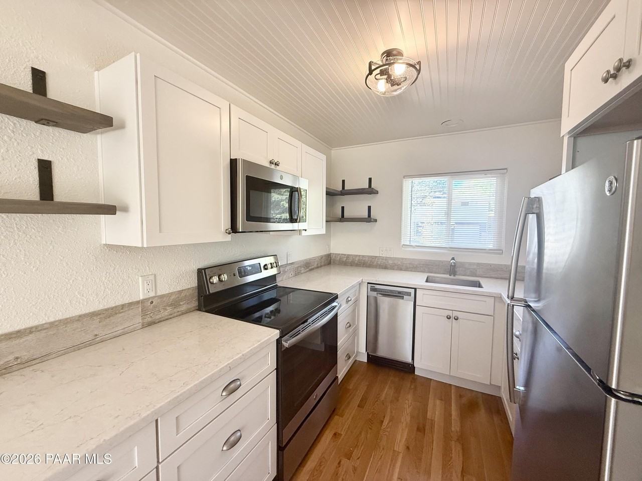 424 W Leroux St - Photo 6 of 16