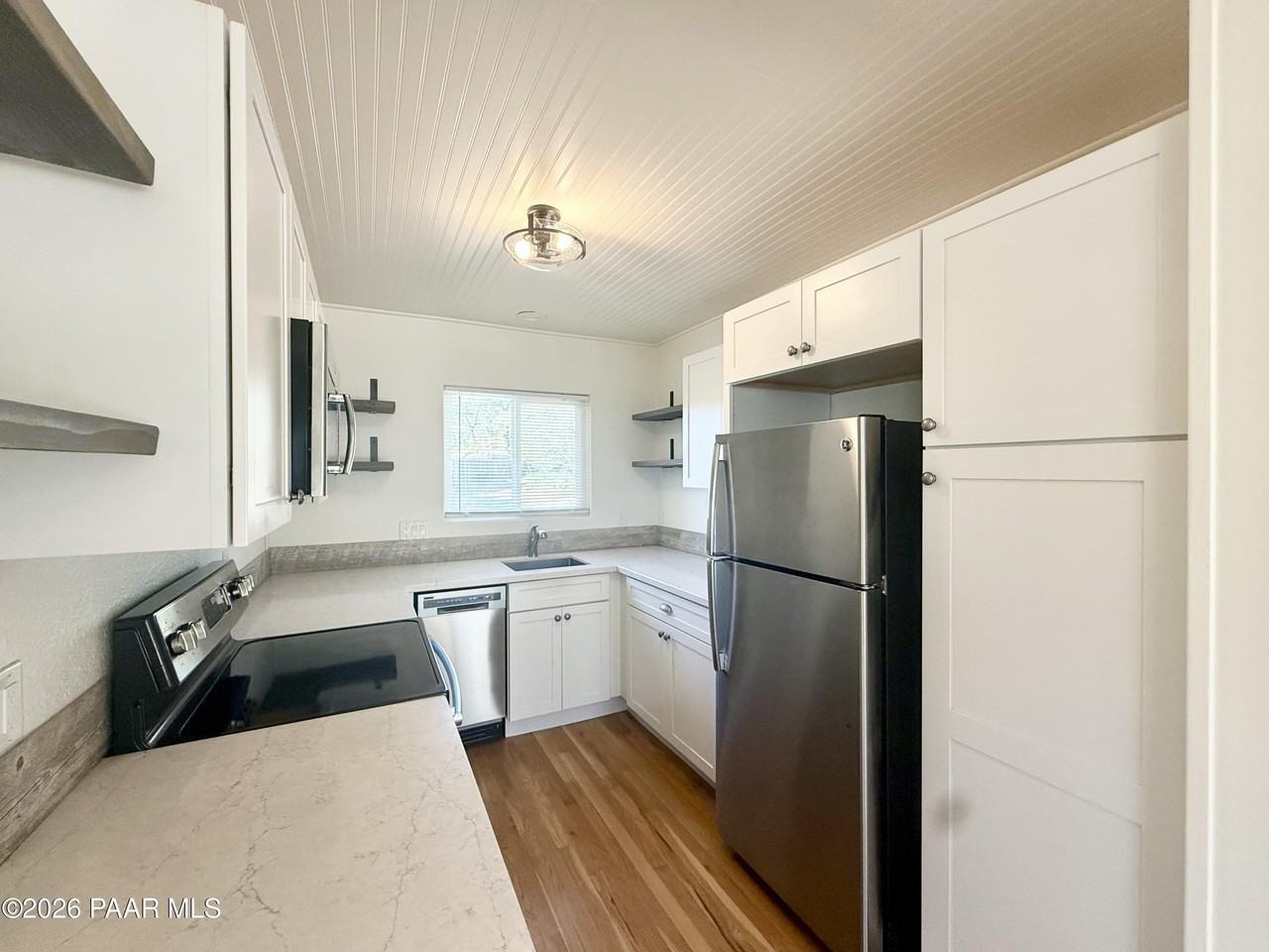 424 W Leroux St - Photo 7 of 16