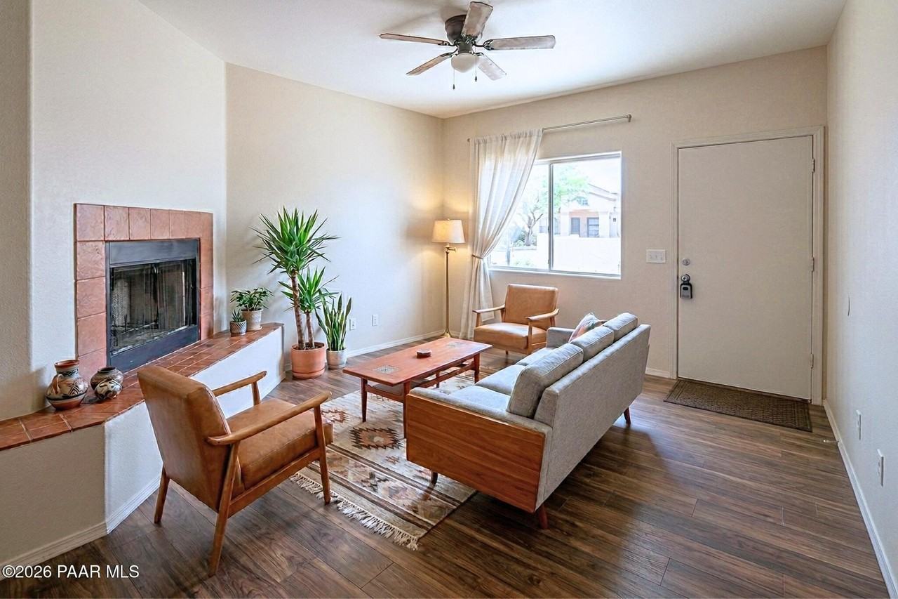 354 W Delano St Unit 2 - Photo 2 of 7