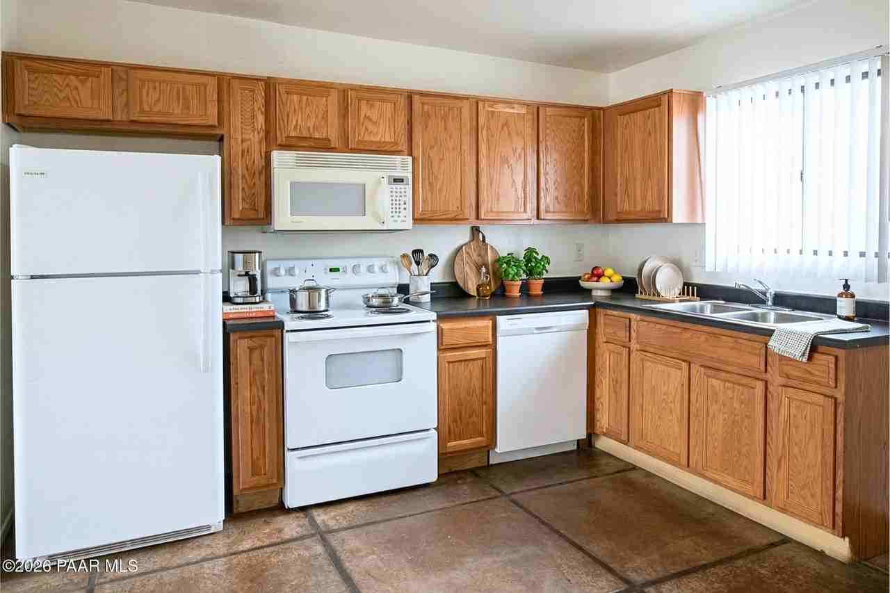 354 W Delano St Unit 2 - Photo 3 of 7