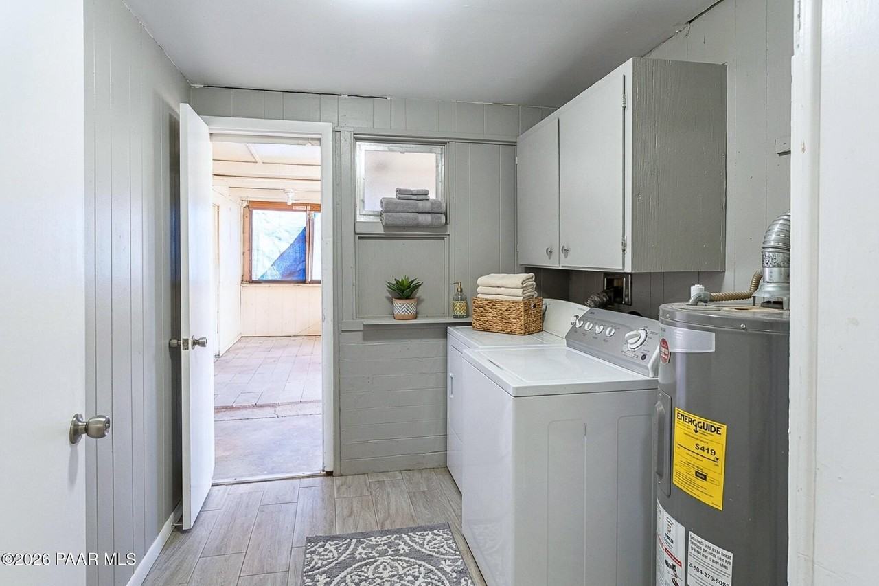 2143 N Bell Ave - Photo 4 of 9