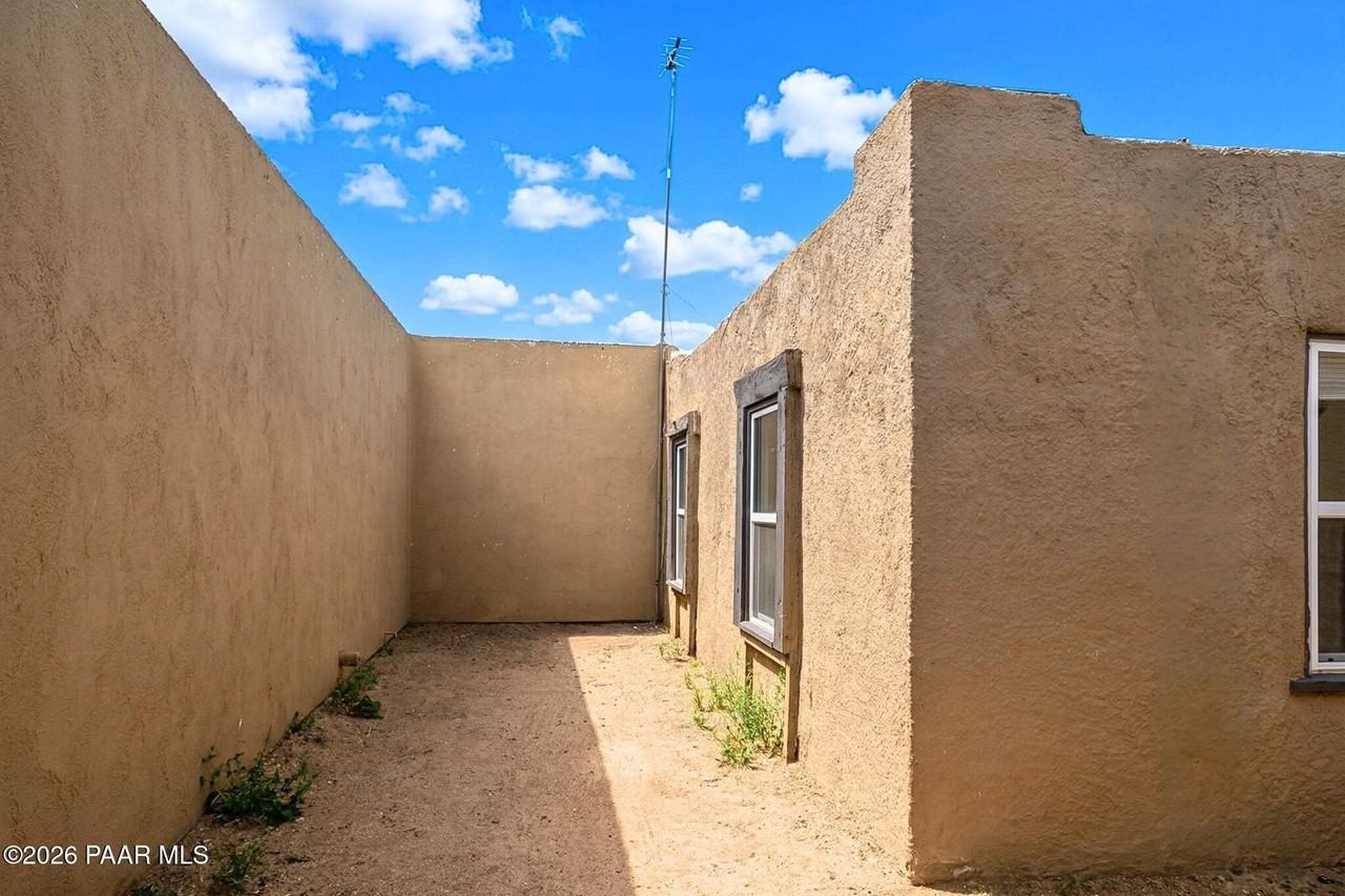 2143 N Bell Ave - Photo 6 of 9