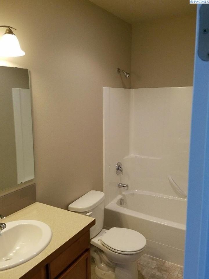 6810 Yellowstone Dr - Photo 3 of 13