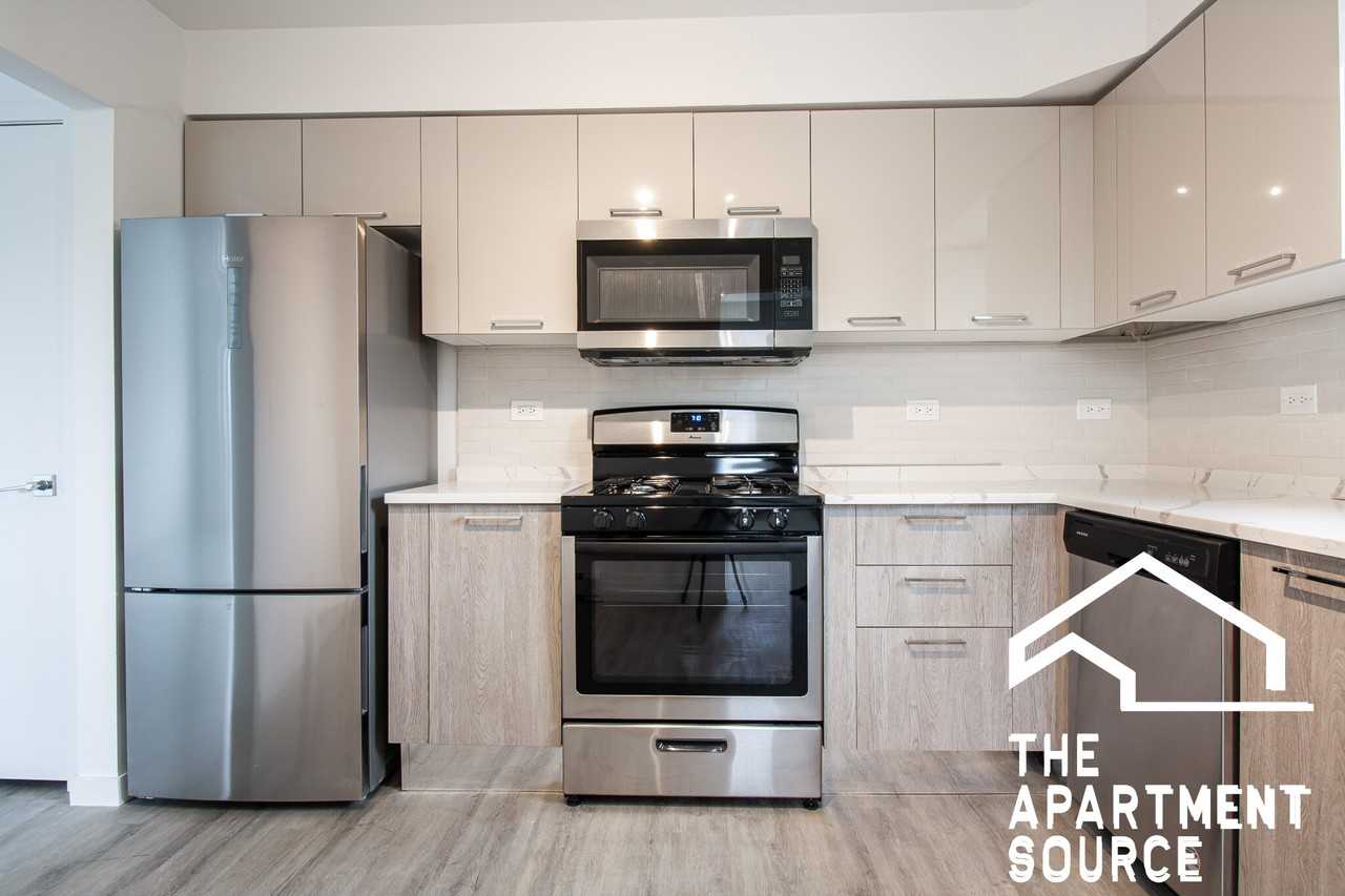 7621 N Sheridan Rd #1B - Photo 2 of 25