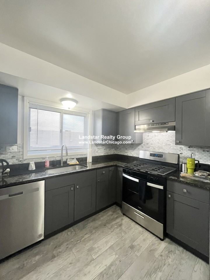 1302 Carol St #1A - Photo 2 of 8
