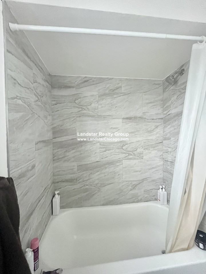 1302 Carol St #1A - Photo 6 of 8