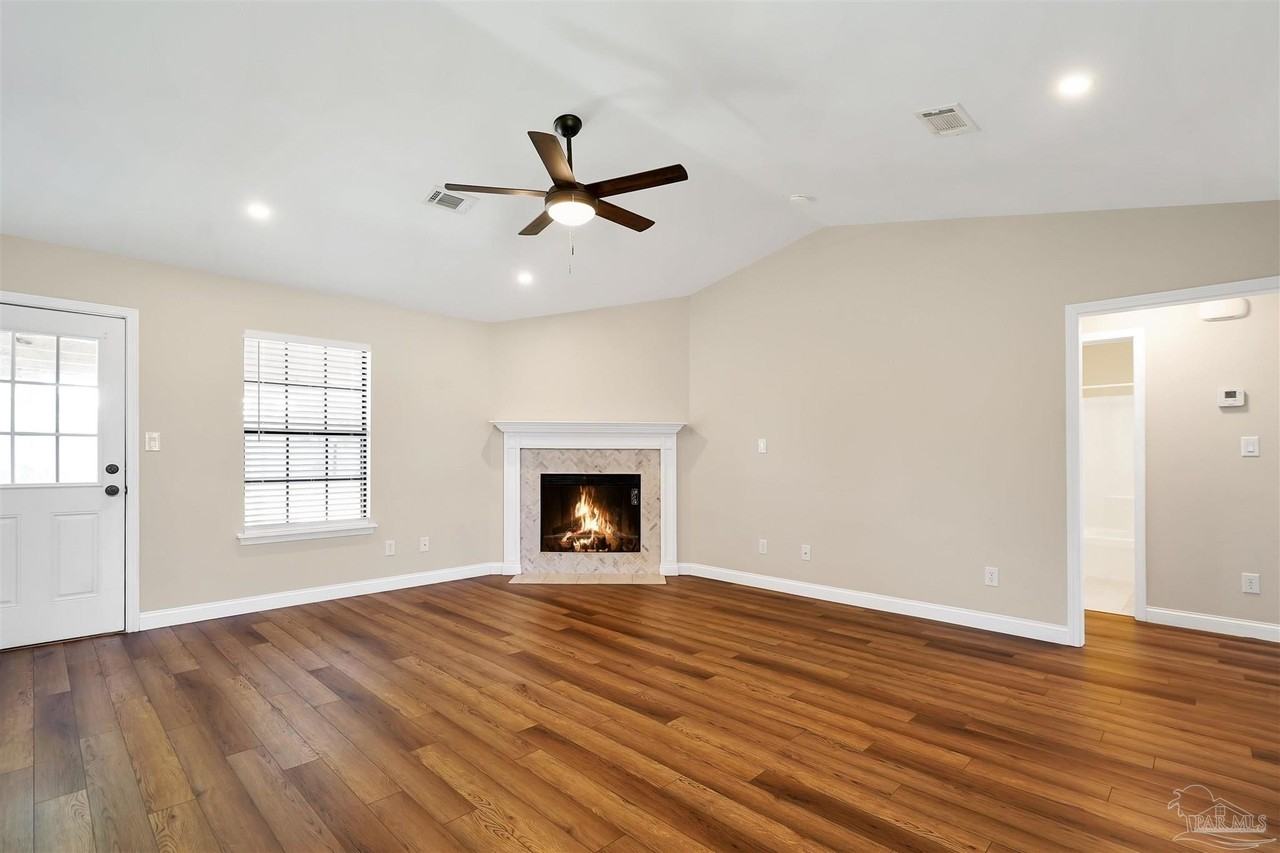 323 Twisted Oak Dr - Photo 2 of 20