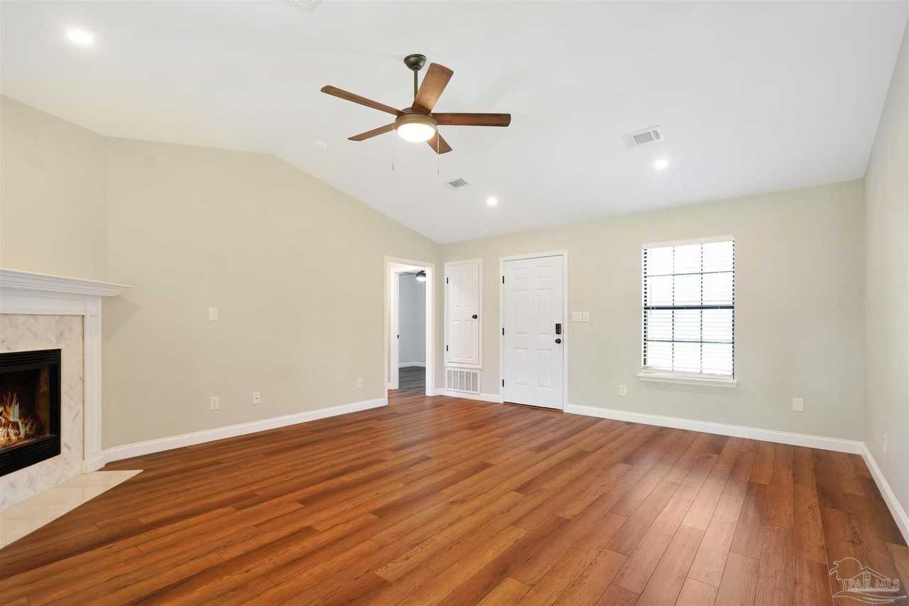 323 Twisted Oak Dr - Photo 3 of 20