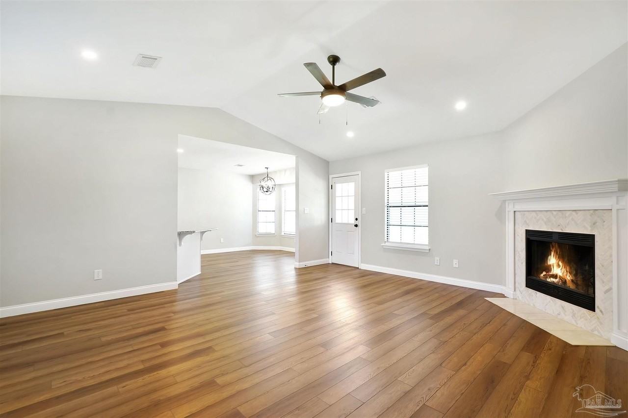 323 Twisted Oak Dr - Photo 4 of 20