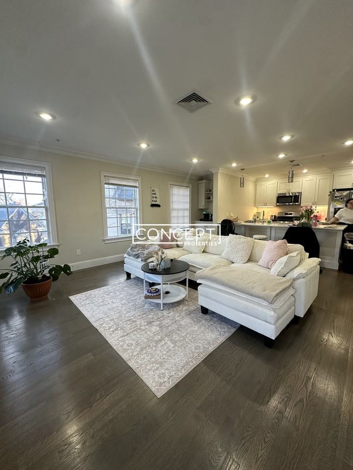 56 Cedar St #2