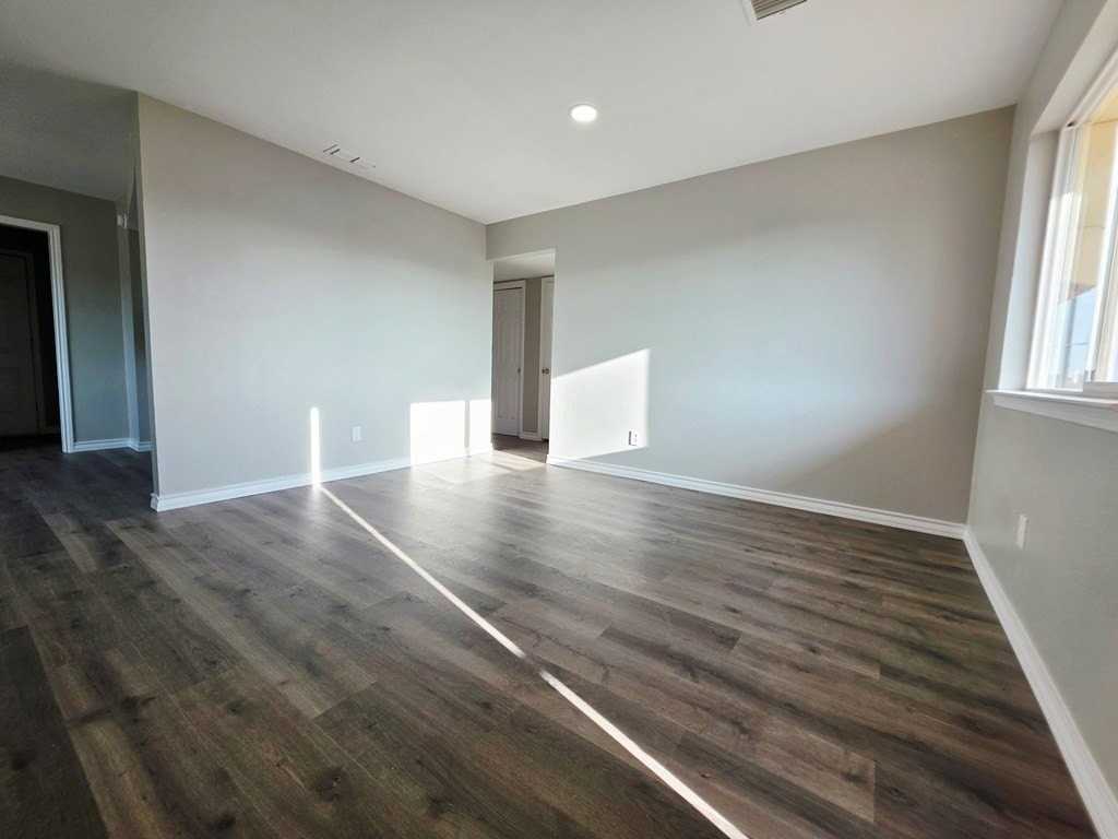 405 Humble Ave Apt A - Photo 2 of 10