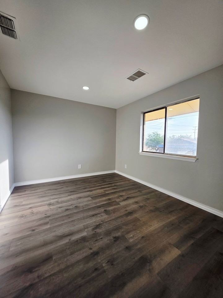 405 Humble Ave Apt A - Photo 4 of 10