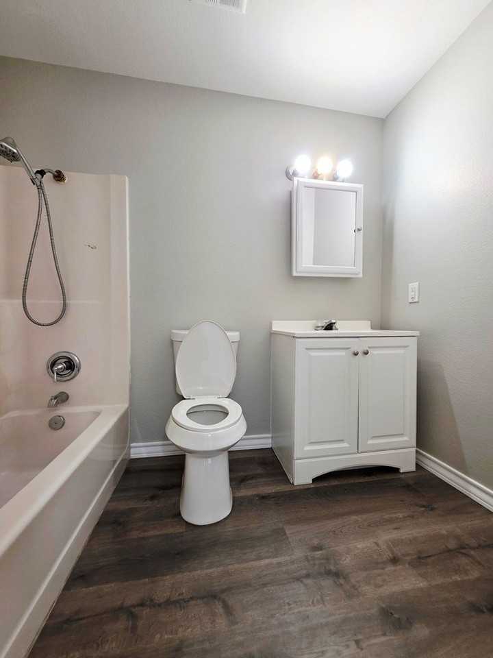 405 Humble Ave Apt A - Photo 5 of 10