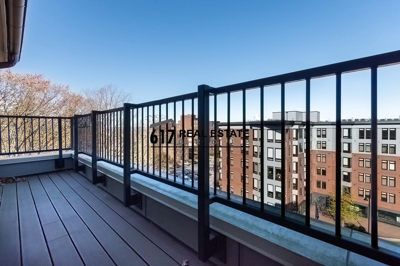 1501 Commonwealth Ave #PH3 - Photo 6 of 13