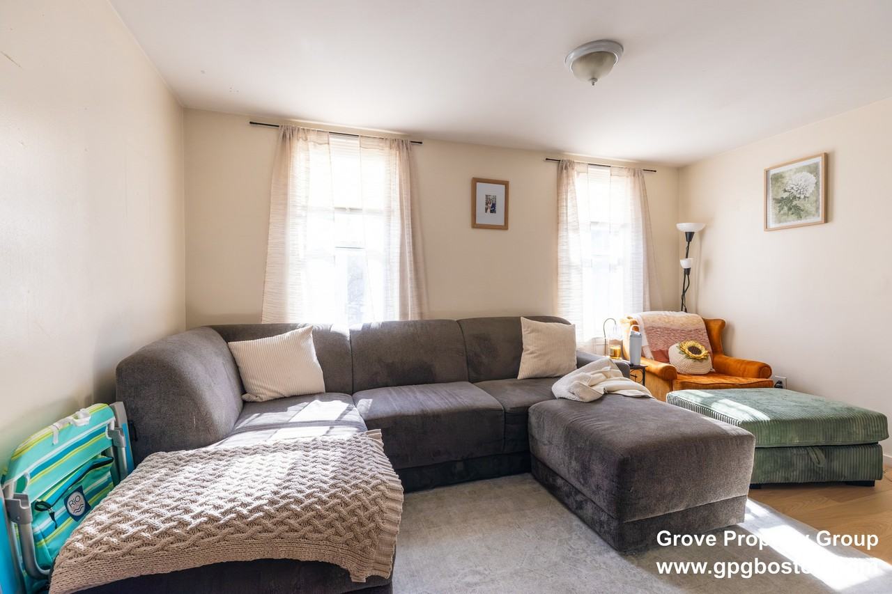 218 W 8th St #1 - Photo 4 of 5