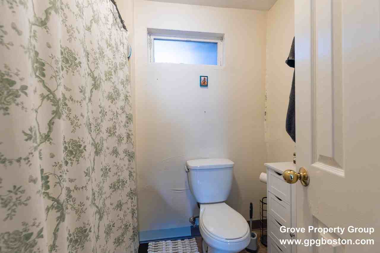 218 W 8th St #1 - Photo 5 of 5