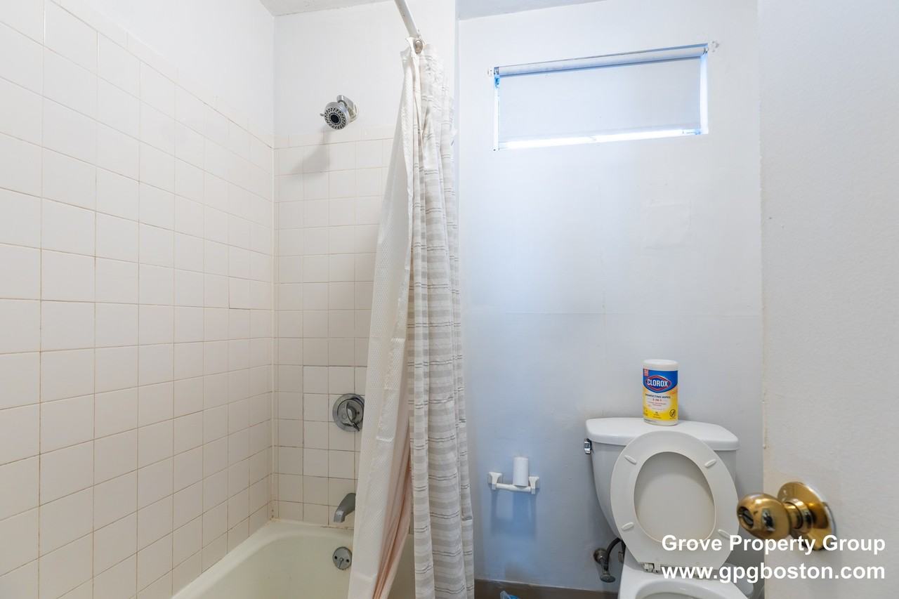 218 W 8th St #2 - Photo 2 of 6