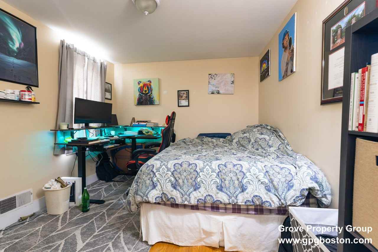 218 W 8th St #2 - Photo 3 of 6