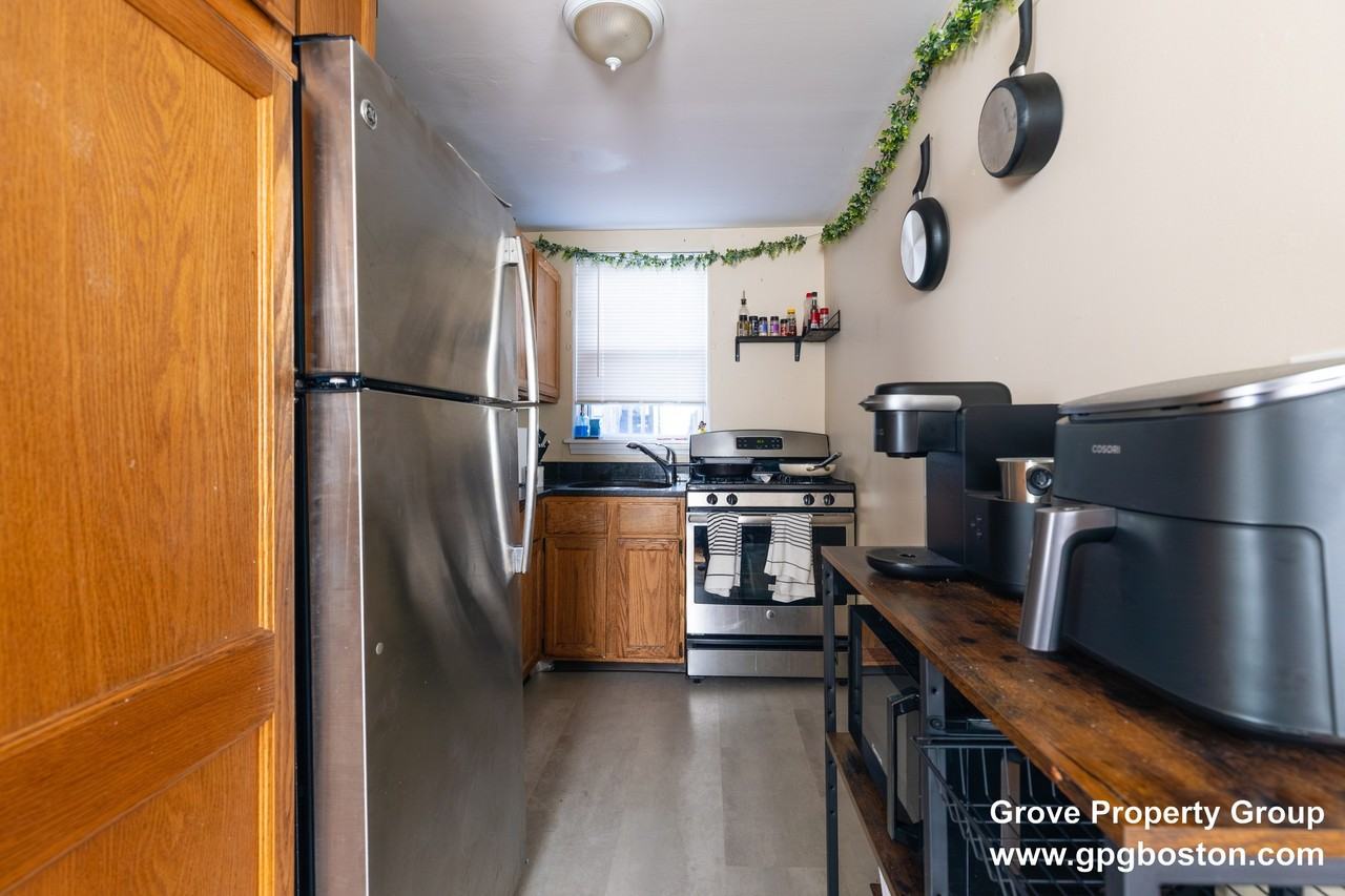 218 W 8th St #2 - Photo 5 of 6