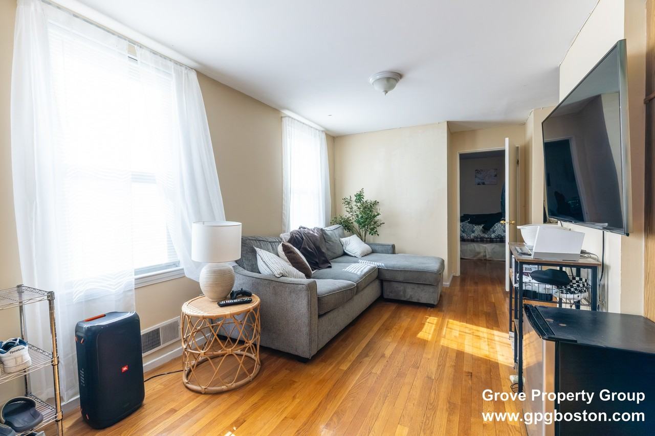 218 W 8th St #2 - Photo 6 of 6