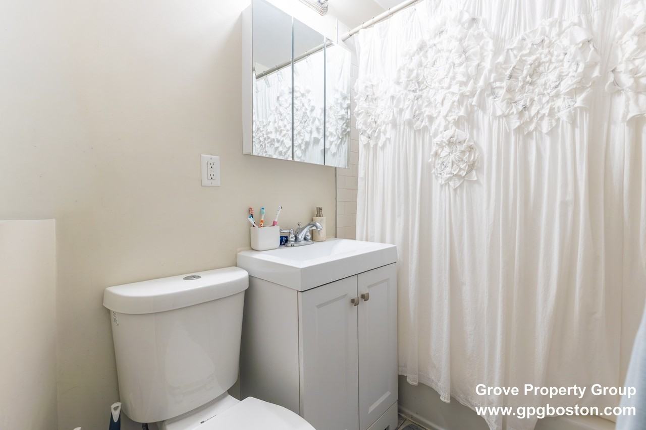 10 Monks St - Photo 2 of 7