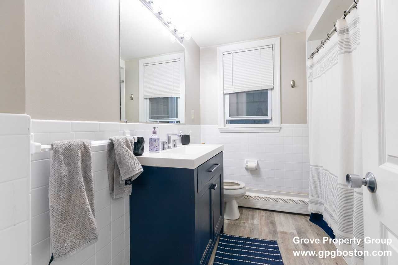 213 W 8th St #2 - Photo 2 of 7