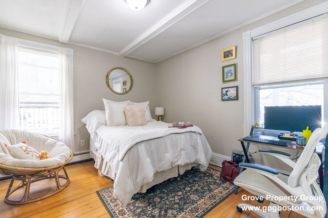 213 W 8th St #2 - Photo 3 of 7