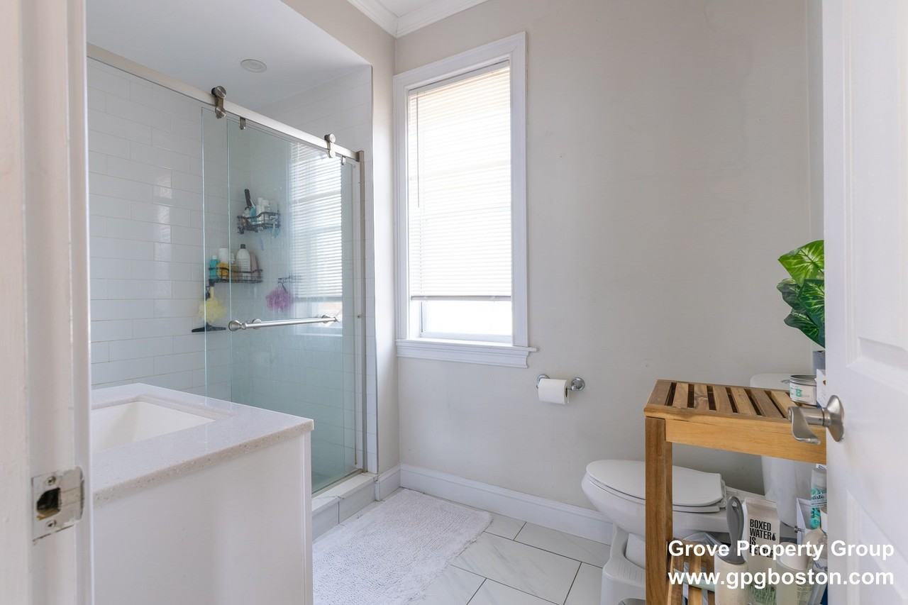 740 E 3rd St #3 - Photo 2 of 8