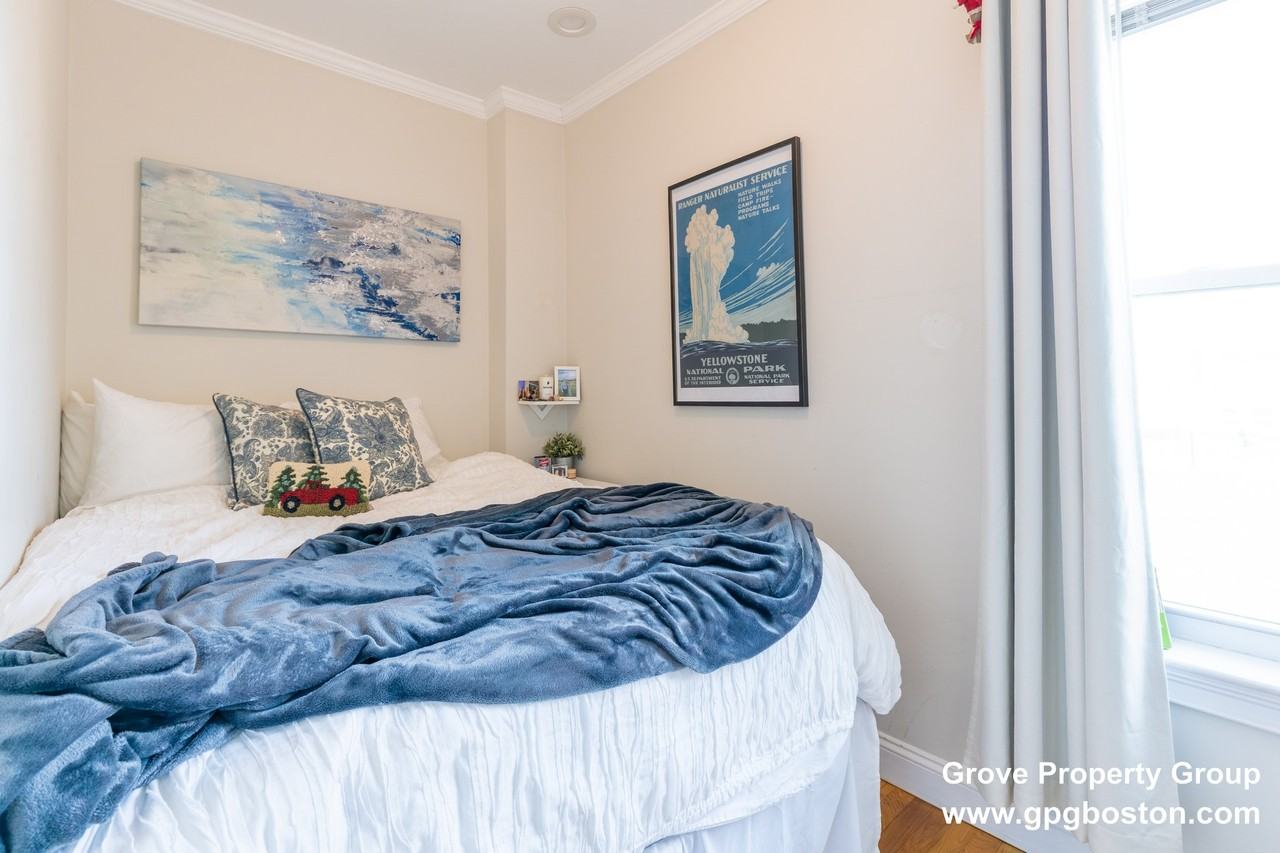 740 E 3rd St #3 - Photo 6 of 8