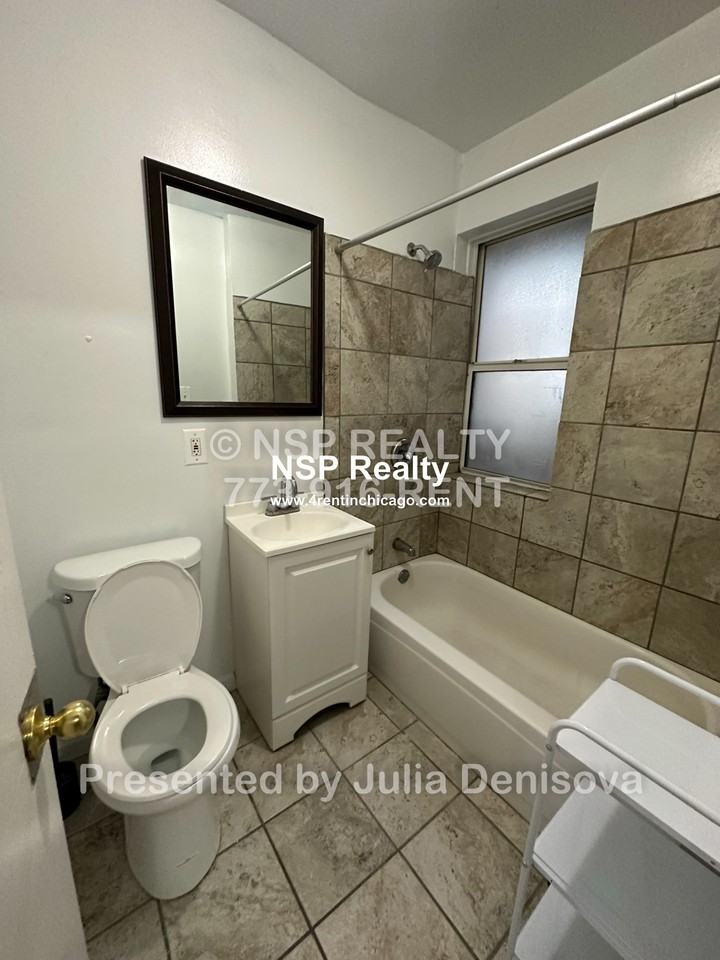 5670 N Ridge Ave #1K - Photo 3 of 7