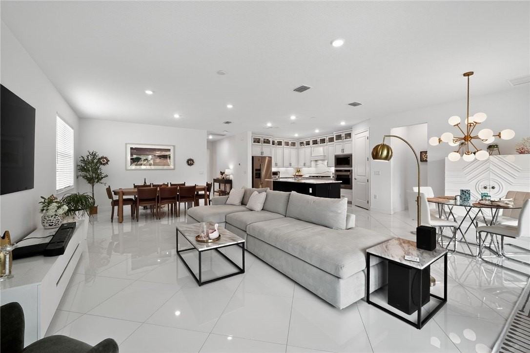 1161 Haven Cir - Photo 3 of 36