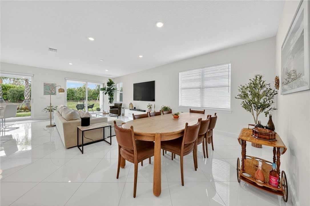 1161 Haven Cir - Photo 5 of 36