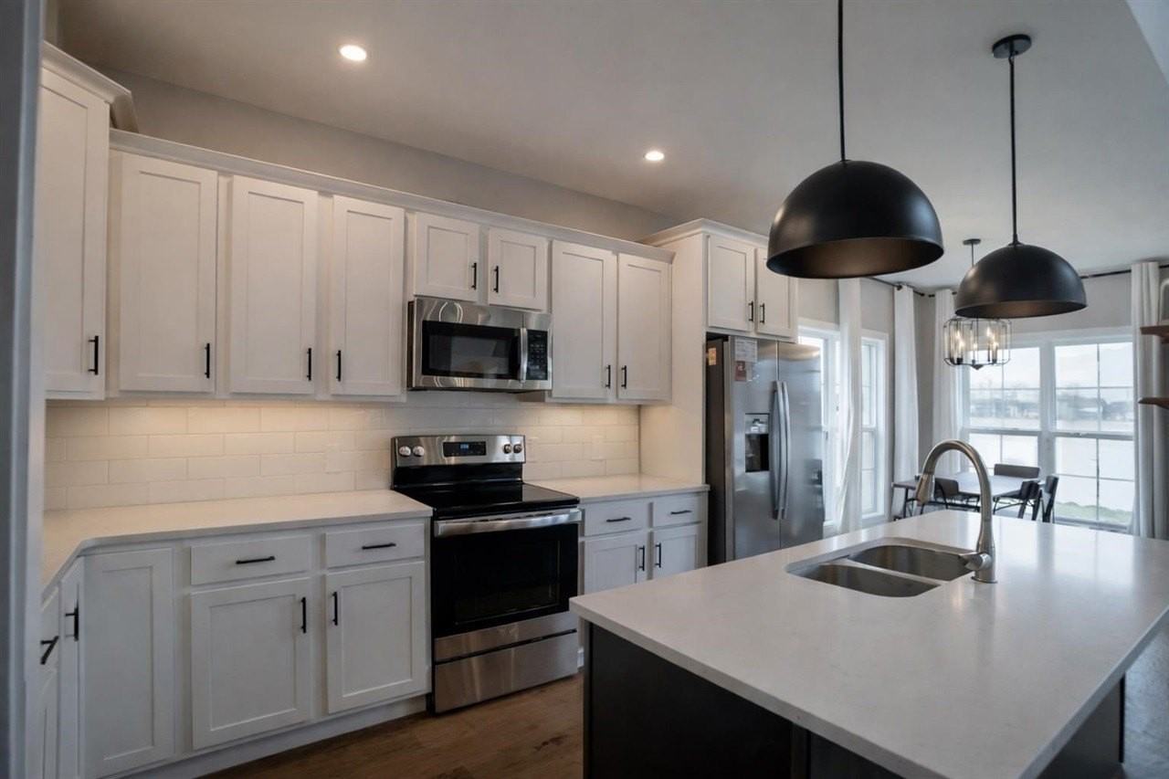 755 Heritage Preserve Ln - Photo 3 of 11