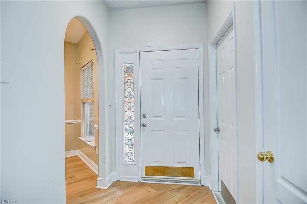 2558 Hartley St - Photo 4 of 39