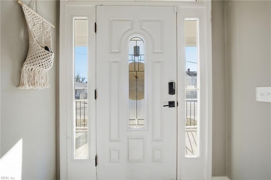 726 W 35th St - Photo 6 of 49