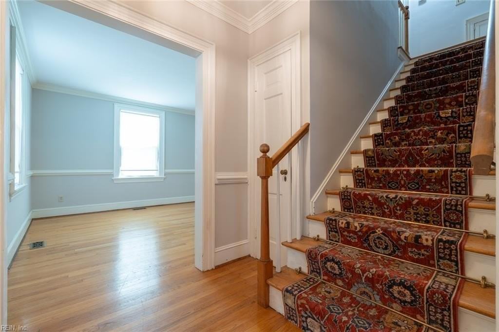 621 Butler Ave - Photo 5 of 49